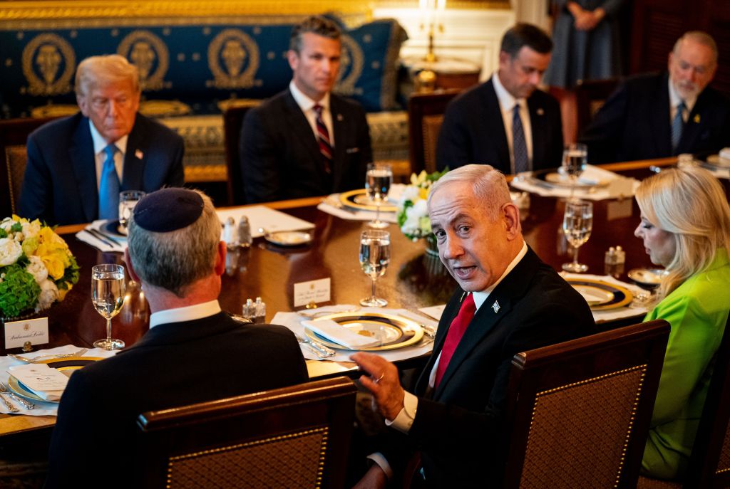 Benjamin Netanyahu and Donald Trump at a White House dinner.