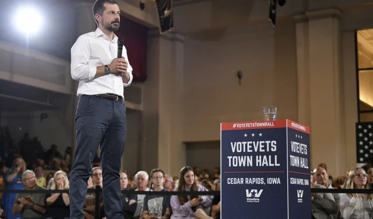 Buttigieg says Trump federalizing DC police is ‘distraction’ from Epstein files Buttigieg says Trump federalizing DC police is ‘distraction’ from Epstein files