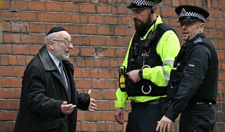 UK police: 2 synagogue attack victims likely ‘accidentally shot’ by officers