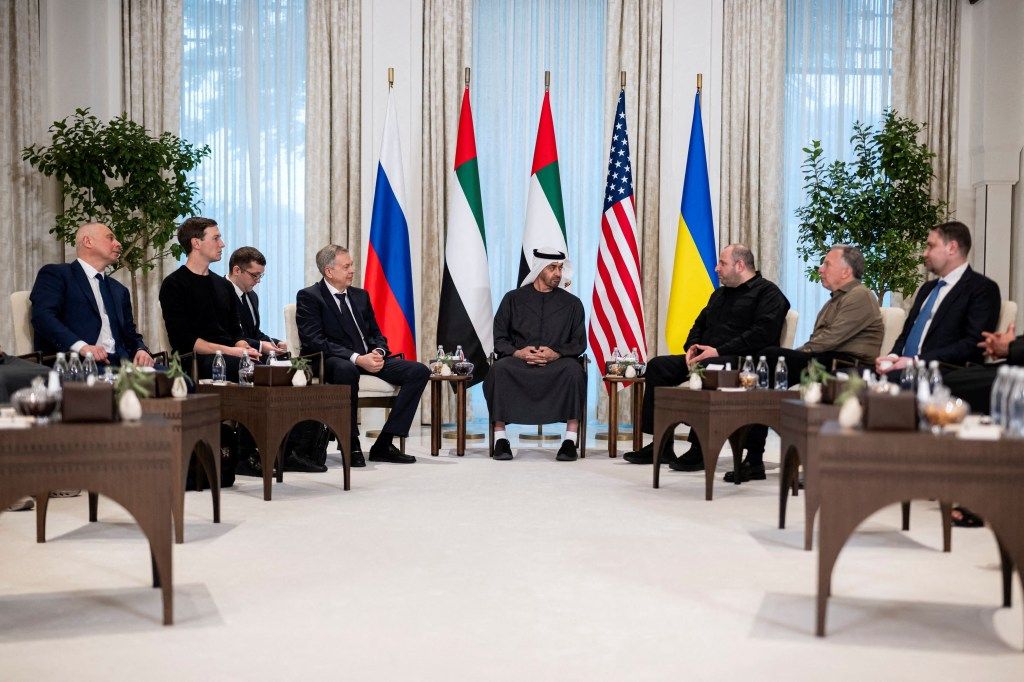 UAE President Sheikh Mohamed bin Zayed Al Nahyan with US, Russian, and Ukrainian officials for trilateral talks.