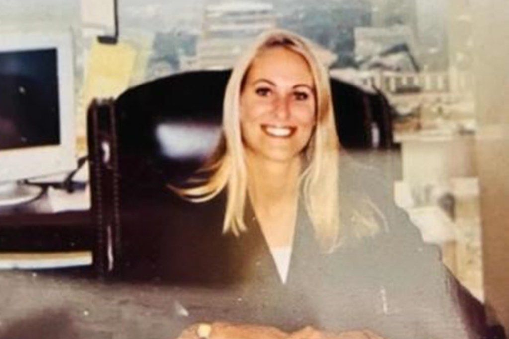 Rachel Green smiling while sitting at a desk.