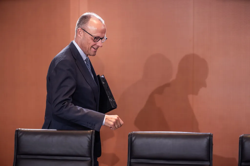 Friedrich Merz sits down at Cabinet meeting
