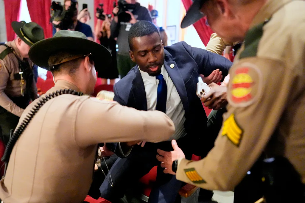 KeShaun Pearson is arrested and removed from the Tennessee House gallery.