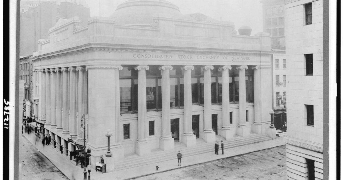 New York Stock Exchange exterior for a ProCoinNews article about record Bitcoin ETF outflows.