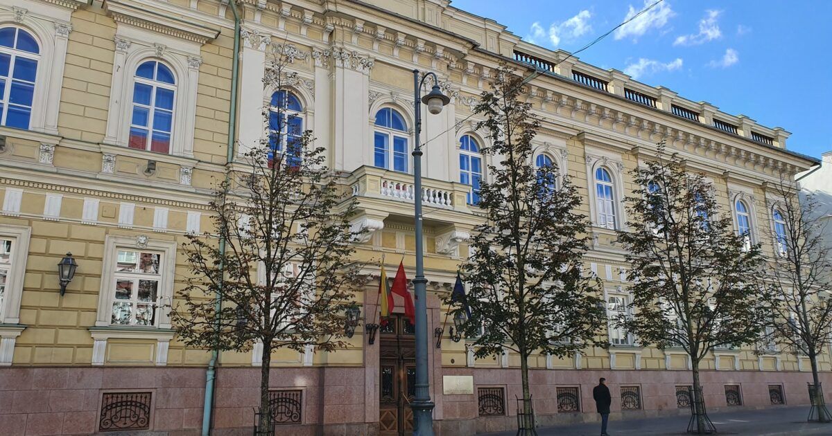 Bank of Lithuania central office in Vilnius for a ProCoinNews article about Kraken's European banking-license push.