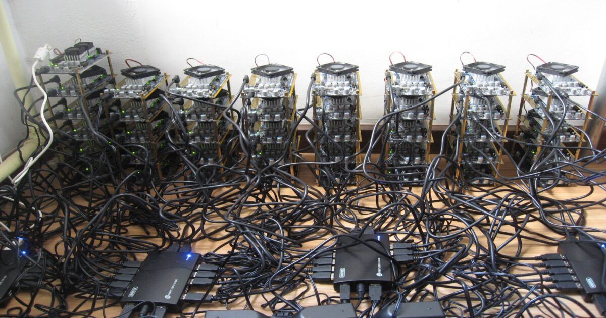 Real cryptocurrency mining hardware used to illustrate the Bitcoin Knots BLAKE2b chain test