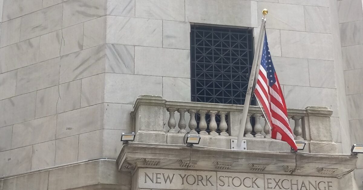 New York Stock Exchange exterior and American flag