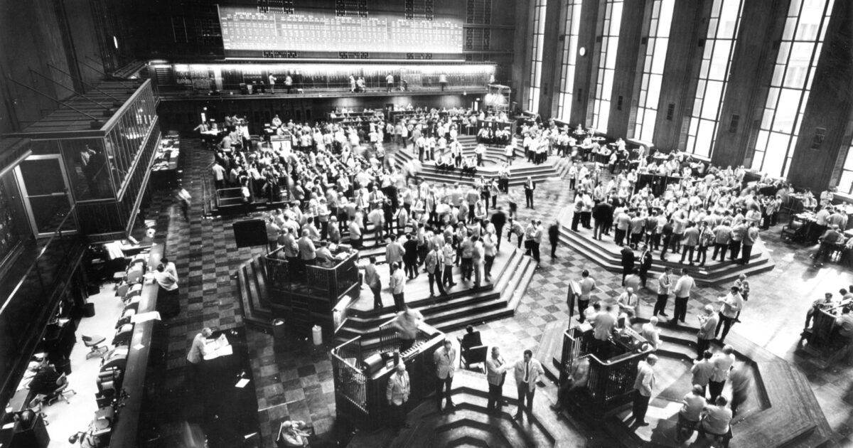 Historic Chicago Board of Trade trading floor illustrating stock and ETF options markets