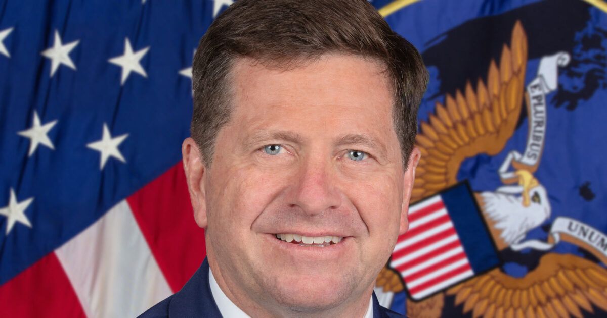 Official White House portrait of Director of National Intelligence Jay Clayton