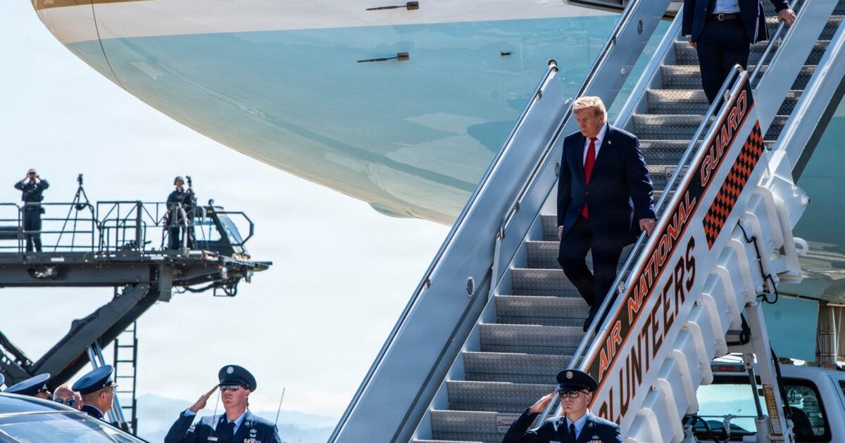 Official public-domain U.S. Air National Guard photo of President Trump arriving in Tennessee