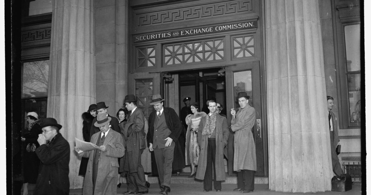 Public-domain Library of Congress photograph of the Securities and Exchange Commission entrance